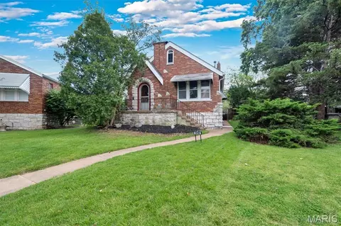 578 Bellsworth Dr, Saint Louis, MO 63125