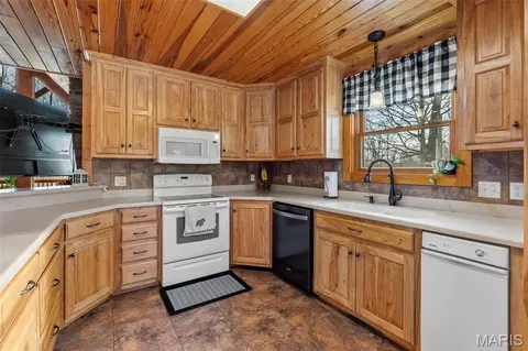 Kitchen - 4940 County Road 532, Jackson, MO 63755 photo 3 of 7