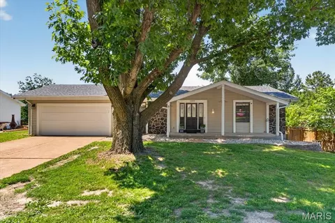 1889 Westbourne Way, Fenton, MO 63026