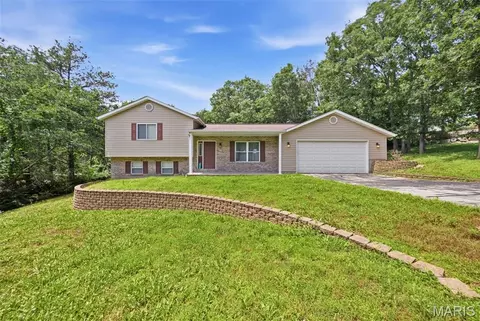 12105 Cedar Circle Dr, Sainte Genevieve, MO 63670