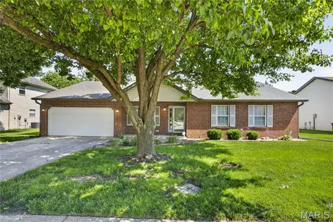 801 Green Haven Dr, Swansea, IL 62226