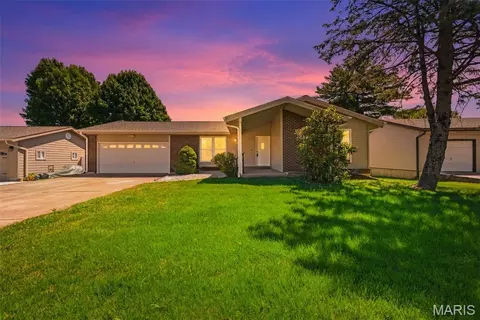 2207 Bentley Manor Dr, Fenton, MO 63026
