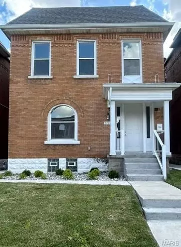 3724 Palm St, Saint Louis, MO 63107