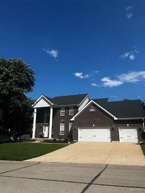 1223 Polo Lake Dr, Ellisville, MO 63021