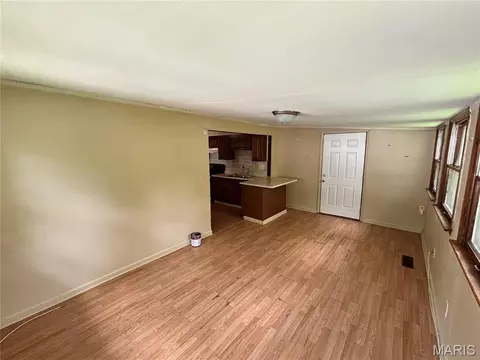 Living - 1246 Darr Dr, Saint Louis, MO 63137 photo 5 of 6