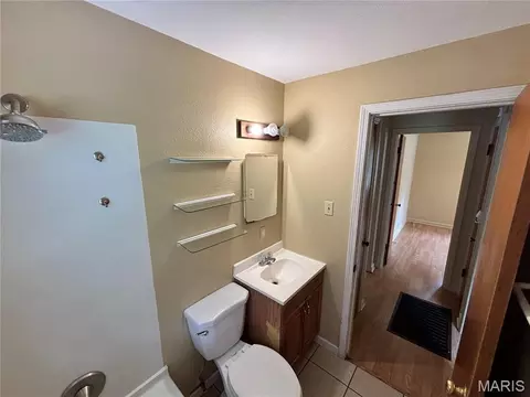 Bath - 1246 Darr Dr, Saint Louis, MO 63137 photo 2 of 3