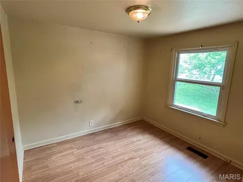 Bedroom - 1246 Darr Dr, Saint Louis, MO 63137 photo 5 of 7