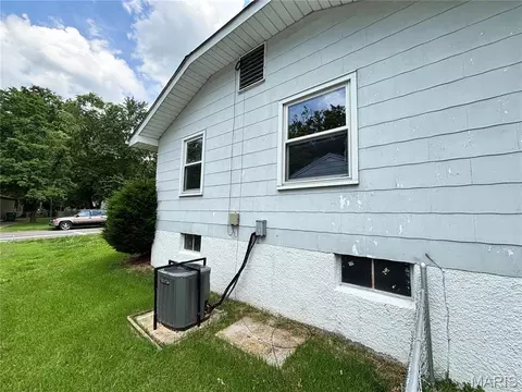 Exterior - 1246 Darr Dr, Saint Louis, MO 63137 photo 4 of 5