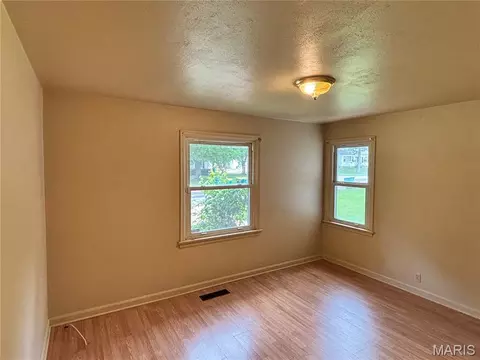 Bedroom - 1246 Darr Dr, Saint Louis, MO 63137 photo 1 of 7