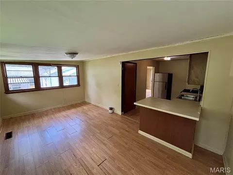 Living - 1246 Darr Dr, Saint Louis, MO 63137 photo 4 of 6