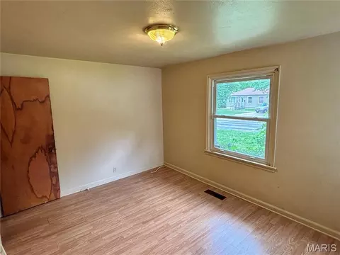Bedroom - 1246 Darr Dr, Saint Louis, MO 63137 photo 4 of 7