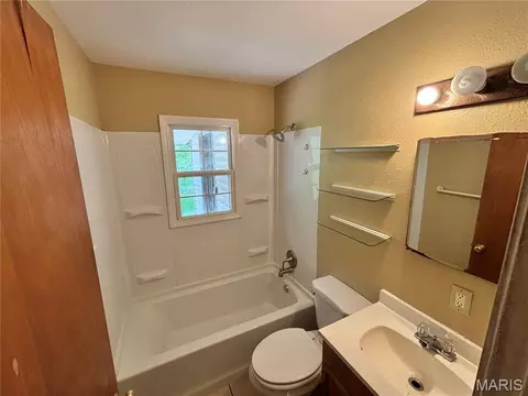Bath - 1246 Darr Dr, Saint Louis, MO 63137 photo 3 of 3