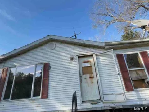 401 Hill Side Rd, De Soto, MO 63020