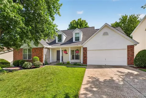 2133 Telford Dr, Saint Louis, MO 63125
