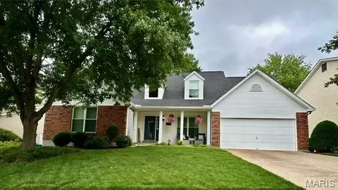 2133 Telford Dr, Saint Louis, MO 63125