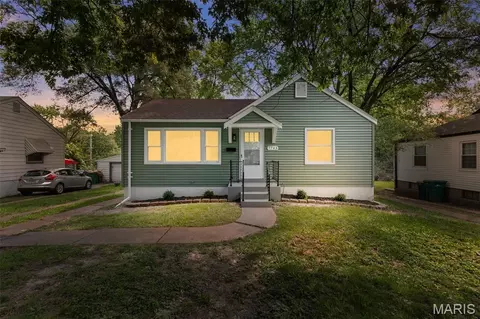 7743 Monroe Dr, Hanley Hills, MO 63133