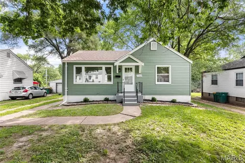 7743 Monroe Dr, Hanley Hills, MO 63133