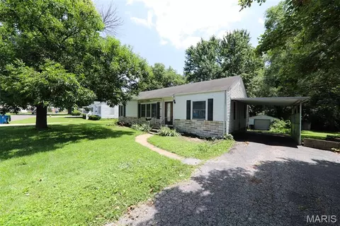 108 March Dr, Collinsville, IL 62234