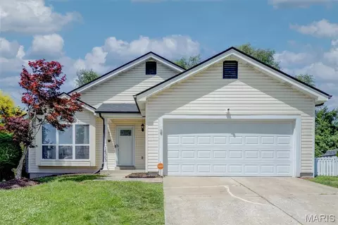 14303 Jamestown Bay Dr, Florissant, MO 63034