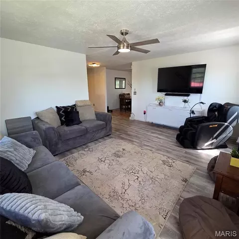 Living - 22245 Target Ln, Saint Robert, MO 65584 photo 4 of 4