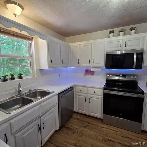 Kitchen - 22245 Target Ln, Saint Robert, MO 65584 photo 2 of 2
