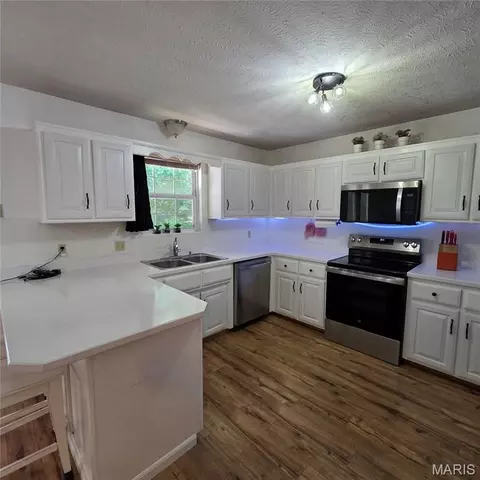 Kitchen - 22245 Target Ln, Saint Robert, MO 65584 photo 1 of 2