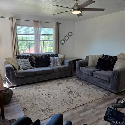Living - 22245 Target Ln, Saint Robert, MO 65584 photo 2 of 4
