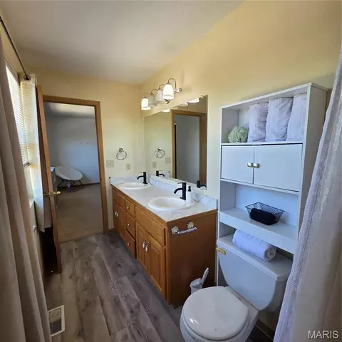 Bath - 22245 Target Ln, Saint Robert, MO 65584 photo 5 of 9
