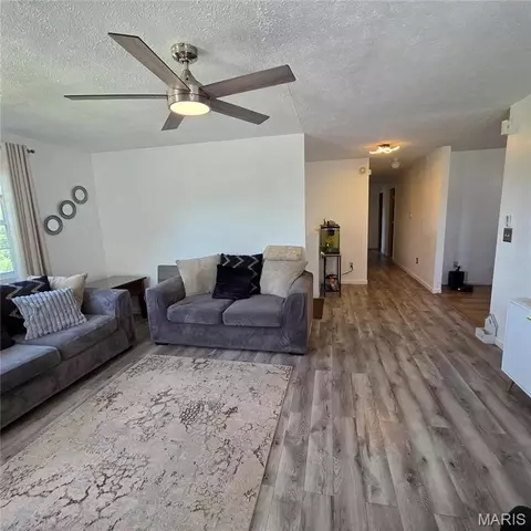 Entry Way - 22245 Target Ln, Saint Robert, MO 65584 photo 2 of 6