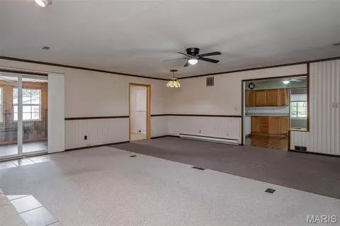 Living - 333 State St, Washington, MO 63090 photo 8 of 8