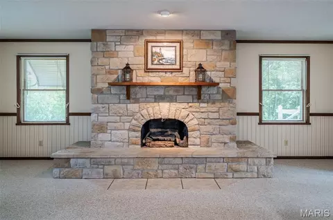 Living - 333 State St, Washington, MO 63090 photo 5 of 8