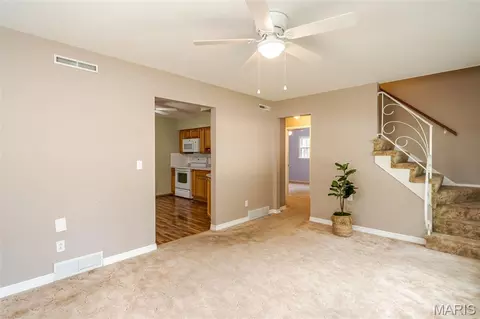 Living - 333 State St, Washington, MO 63090 photo 1 of 8