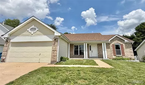 3675 Bostons Farm Dr, Bridgeton, MO 63044