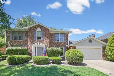 17 Pebble Hill Dr, Belleville, IL 62223