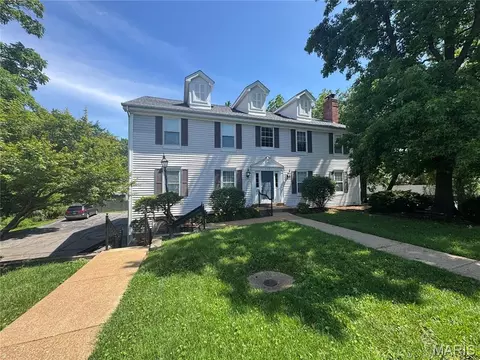 809 N Hanley Rd #C, Saint Louis, MO 63130