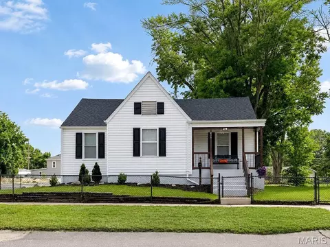 206 E Clement St, De Soto, MO 63020