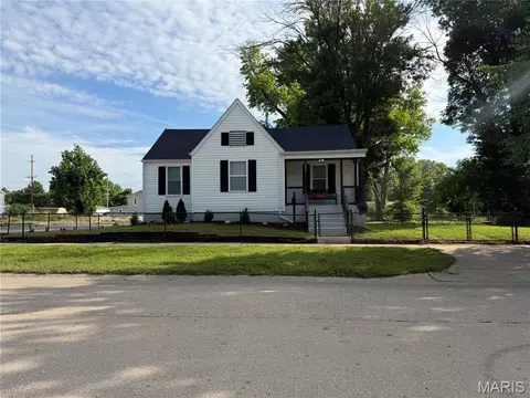206 E Clement St, De Soto, MO 63020