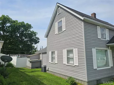 Exterior - 305 E Pine St, Percy, IL 62272 photo 3 of 13