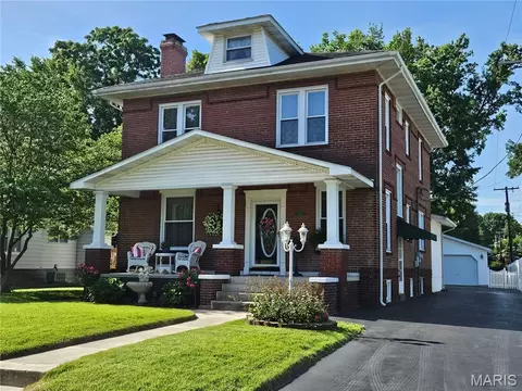 842 Lewis Ave, Wood River, IL 62095