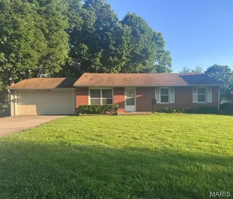 10128 Isabelle Pl, Saint Ann, MO 63074