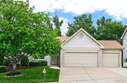 4181 Stonecroft Dr, Saint Charles, MO 63304