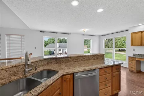Kitchen - 3 Nightfall Ct, O'fallon, MO 63368 photo 6 of 8