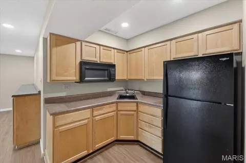 Kitchen - 3 Nightfall Ct, O'fallon, MO 63368 photo 8 of 8