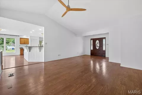 Living - 3 Nightfall Ct, O'fallon, MO 63368 photo 4 of 14