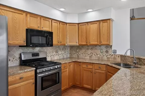 Kitchen - 3 Nightfall Ct, O'fallon, MO 63368 photo 4 of 8