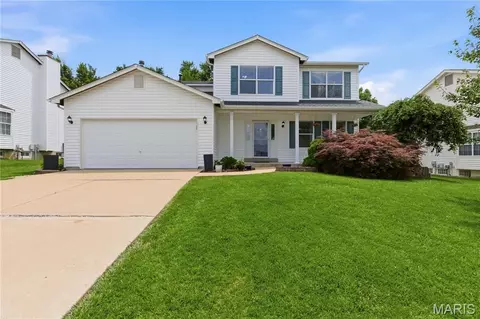 1027 Tower Park Dr, Saint Charles, MO 63304