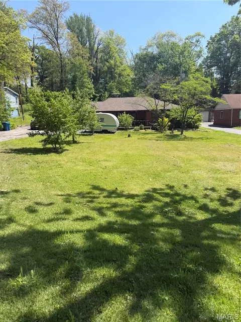 426 Day Dr, Ferguson, MO 63135