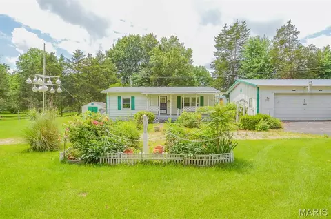 10231 Sandy Dr, Baldwin, IL 62217
