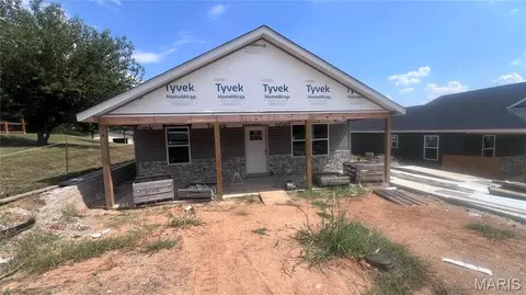 551 Feltz St, Perryville, MO 63775