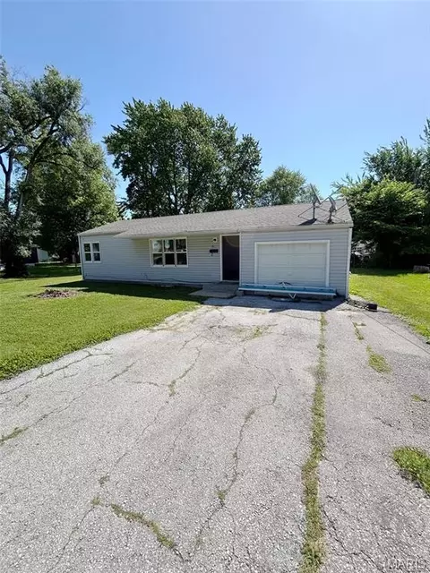806 Stella St, Montgomery City, MO 63361